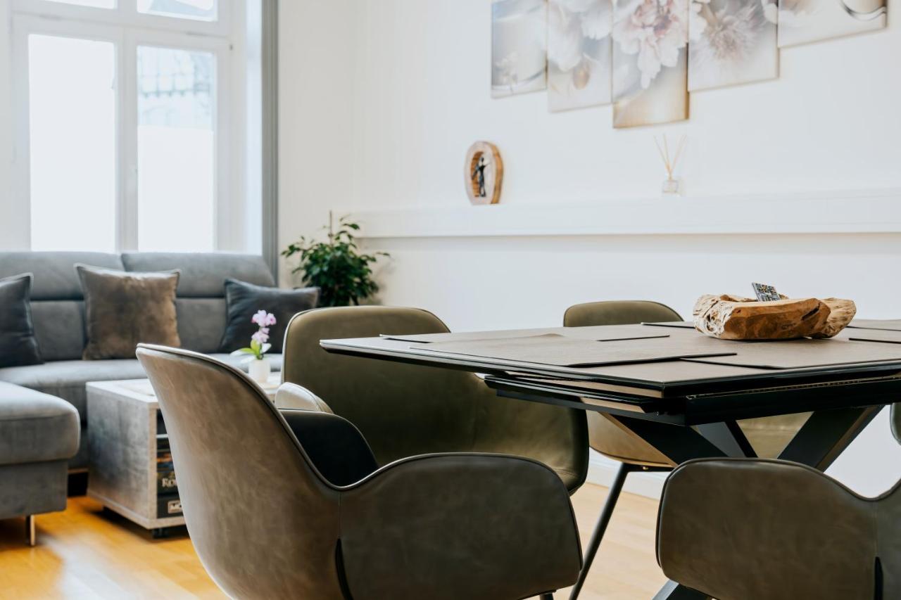 Blissplace 3 Zi Premium Apartment Nahe Getec Arena Mit Kingsize Betten Und Balkon Magdeburg Bagian luar foto