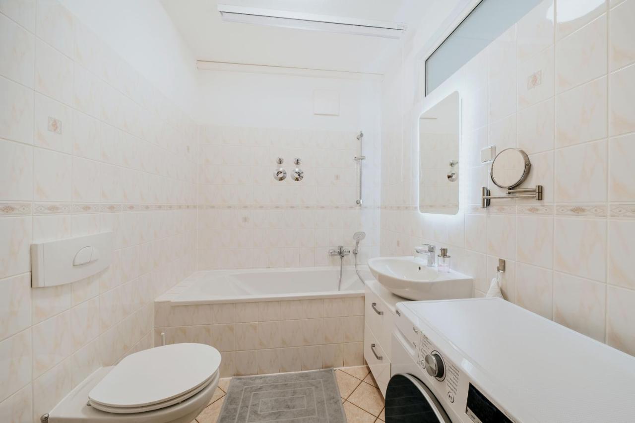 Blissplace 3 Zi Premium Apartment Nahe Getec Arena Mit Kingsize Betten Und Balkon Magdeburg Bagian luar foto